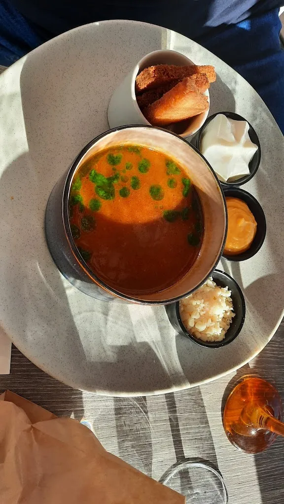 Iryna Ecker-Tafintseva_L'o de vie_Valras-Plage_review