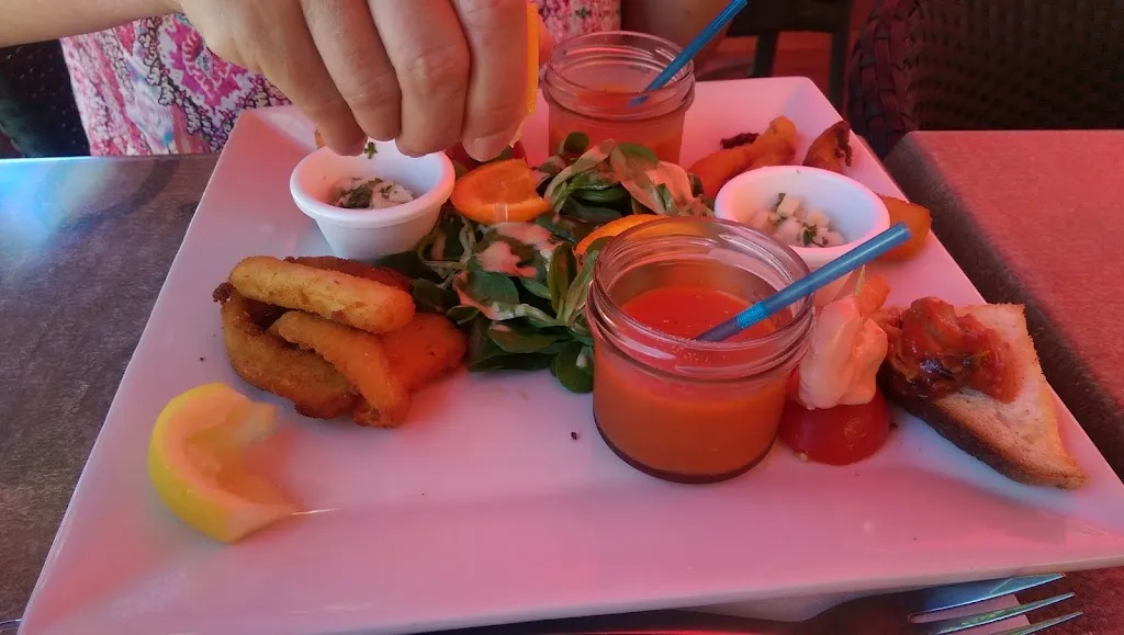 David Gates_Le Charmy_Valras-Plage_review