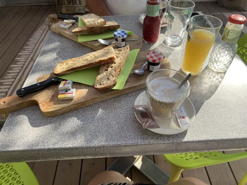 Thierry Serpe_La Voile Verte_Valras-Plage_review