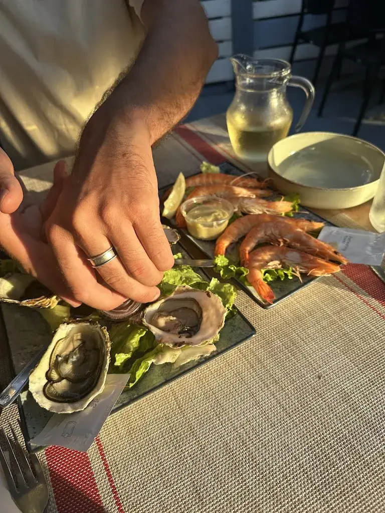 Amy Stanton_L'entreMer_Valras-Plage_review