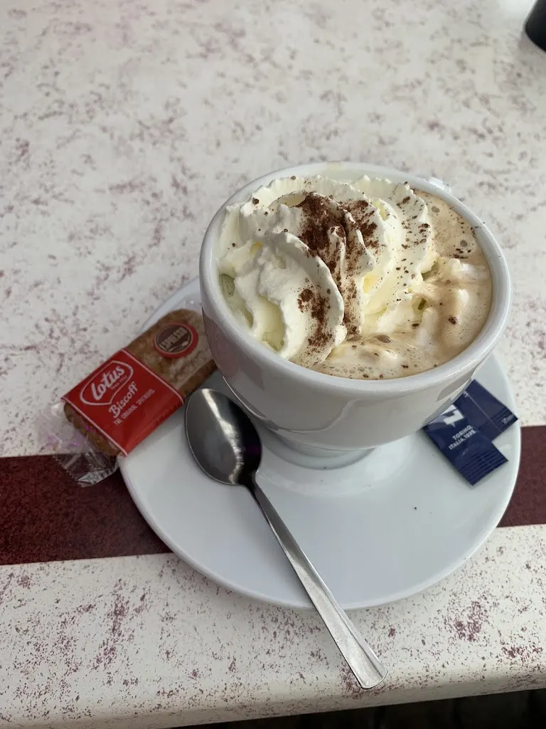 Yana Bakalenko_La Casa Loca_Valras-Plage_review