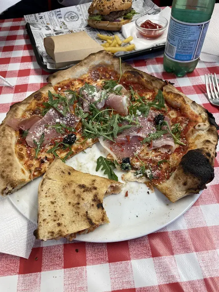 Eve Pujade_Le LucaToni_Valras-Plage_review