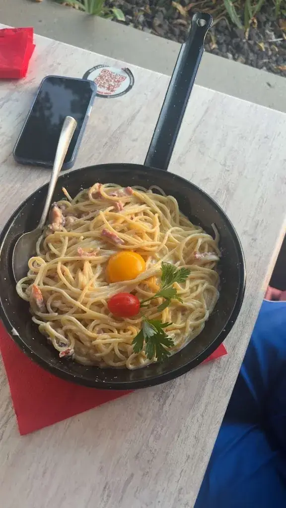 jennifer assati_Les Trois Pachas_Valras-Plage_recensione