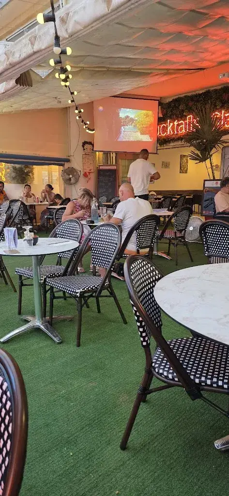 Alain Giraud_le cartoon_Valras-Plage_review