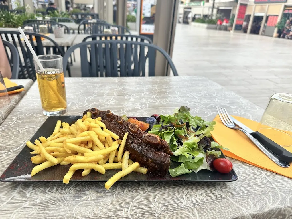 Kelvin Horsthuis_Le moderne_Valras-Plage_review