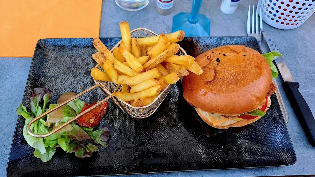 Raycka13 •_Le moderne_Valras-Plage_review