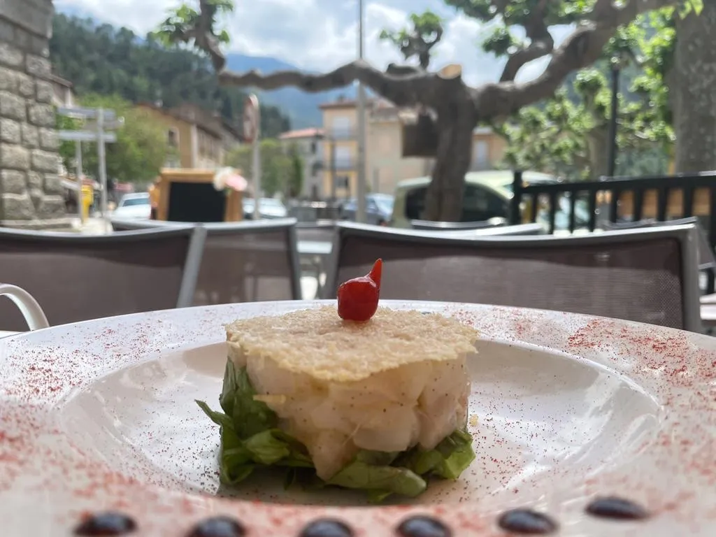 Nadia Robinson_LA TABLE DES AMIS_Vernet-les-Bains_recensione