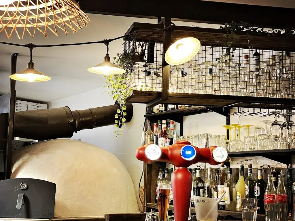 Restaurant MIL PASOS - Angele Pizza Restaurant in Misérieux