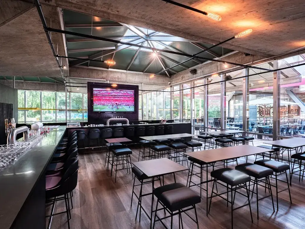 Prime's - Fine Food & Sports Bar_Acacias_slider_image_3