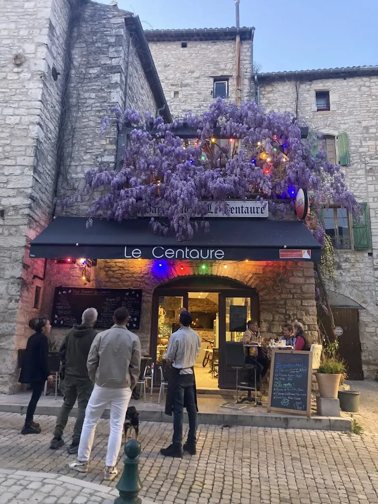 Marie Oswald_Bar Le Centaure_Vézénobres_review