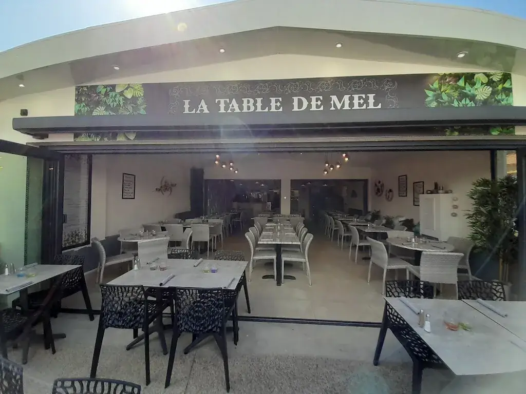La table de Mel restaurant in Vias