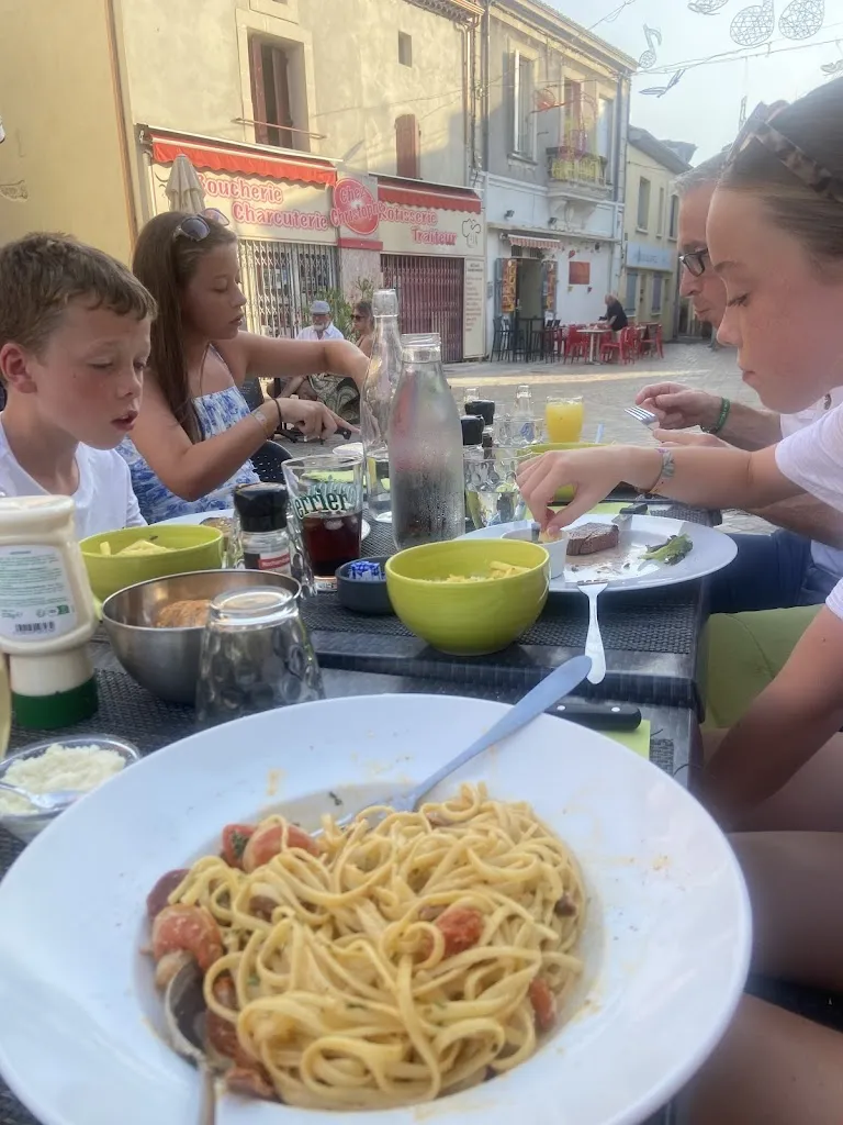 Sheena Kelly_L'Amandine_Vias_review