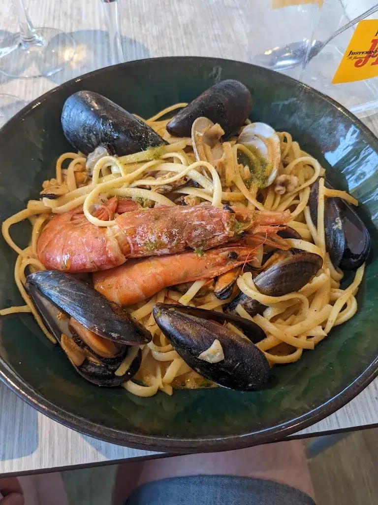 Samuel Wade_Le Saint-Pierre | Restaurant Vias_Vias_review