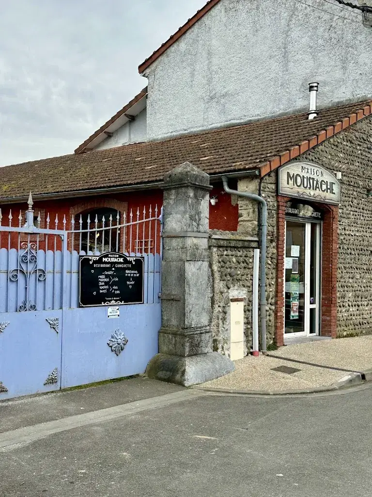 Laurence Pascault_Maison Moustache_Vic-en-Bigorre_recensione