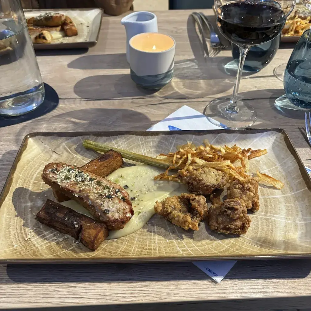 Nick Holyoake_La Falène Bleue_Lannepax_review