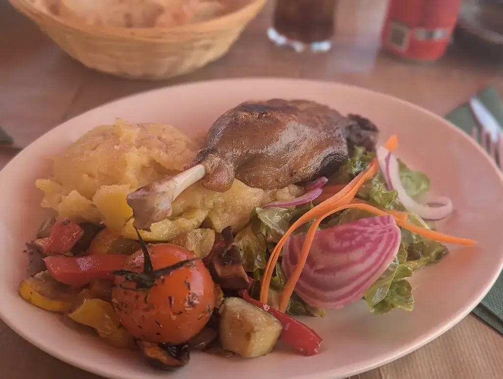 Dawn Rose_La Guinguette de Lupiac_Lupiac_review