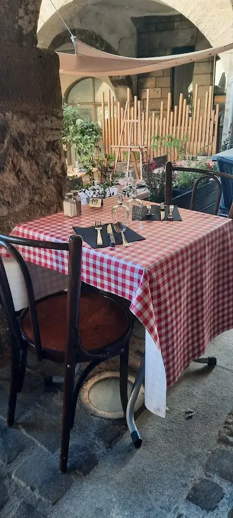 Dali'S restaurant in Villefranche-de-Rouergue