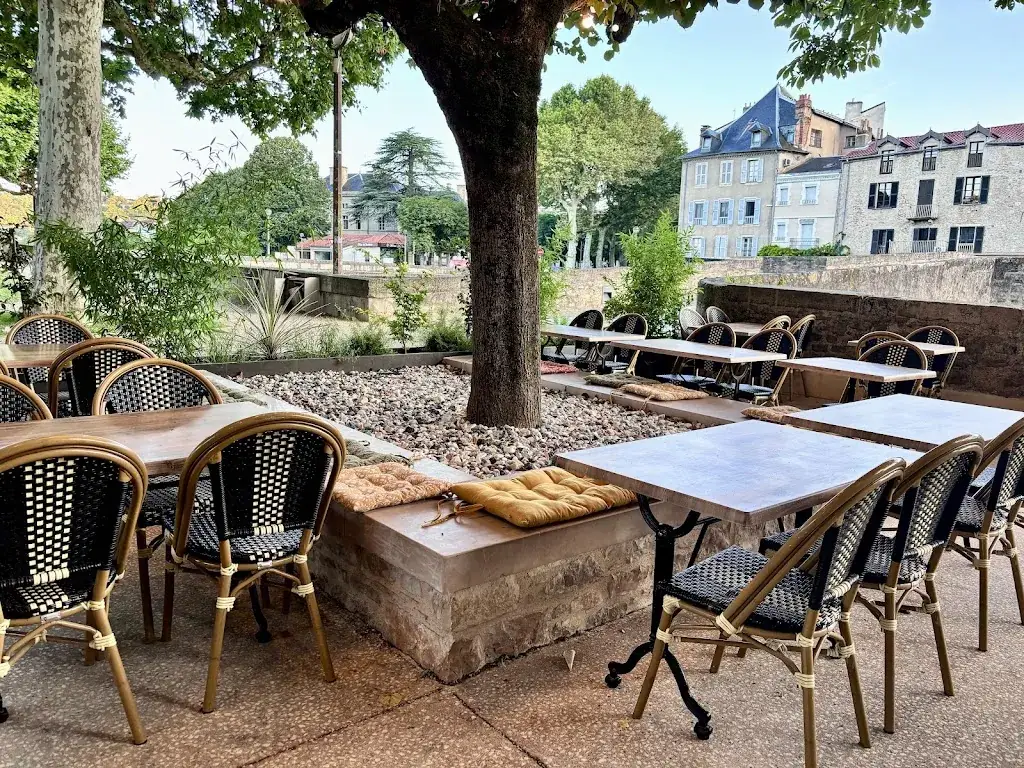 Restaurant Le Globe - Cuisine Traditionnelle - Produits Régionaux Restaurant in Villefranche-de-Rouergue