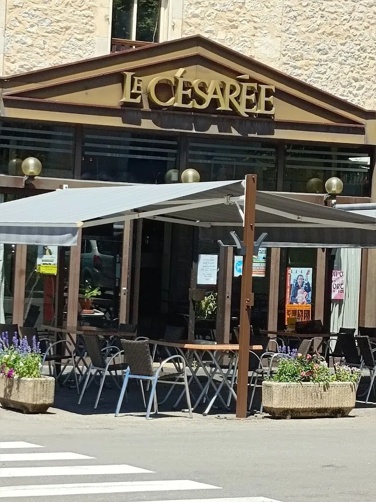 Le Césarée BAR-BRASSERIE_Villefranche-de-Rouergue_slider_image_1