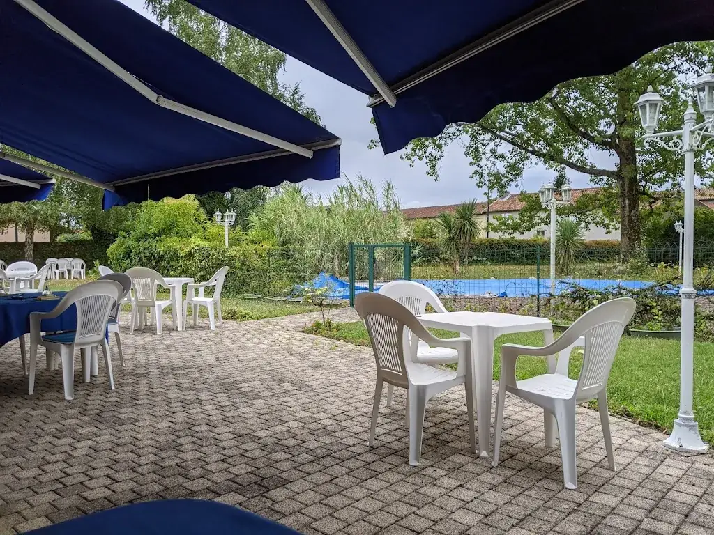 Restaurant Le Clos Bleu_Villeneuve-de-Rivière_slider_image_1