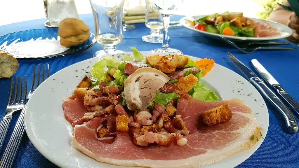 Restaurant Le Clos Bleu_Villeneuve-de-Rivière_slider_image_2