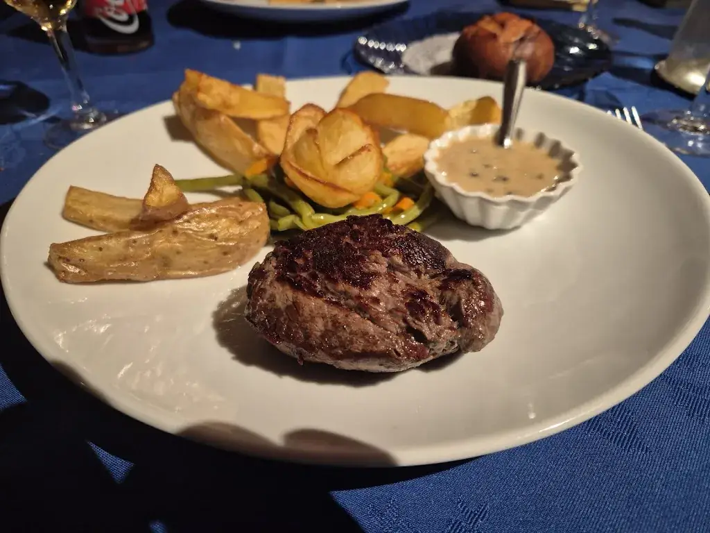 Restaurant Le Clos Bleu_Villeneuve-de-Rivière_slider_image_3