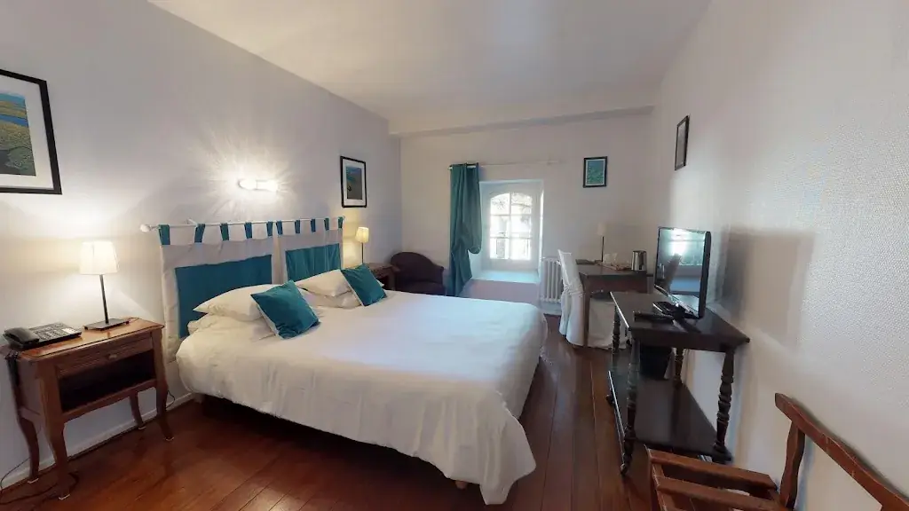 Hostellerie des Cèdres_Villeneuve-de-Rivière_slider_image_2