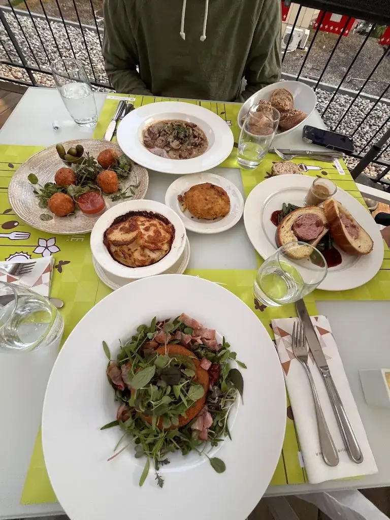 Siline Ng_La Brasserie J5_Montreux_review