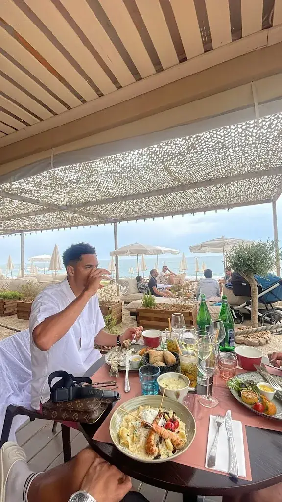 Jeremy G. Peterson Dutoya_Plage Restaurant Carré Mer_Villeneuve-lès-Maguelone_review