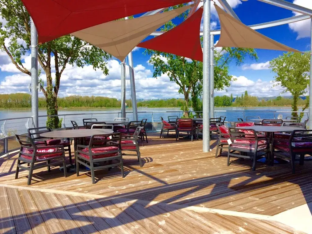 Les Voiles Du Grand Large restaurant in Meyzieu