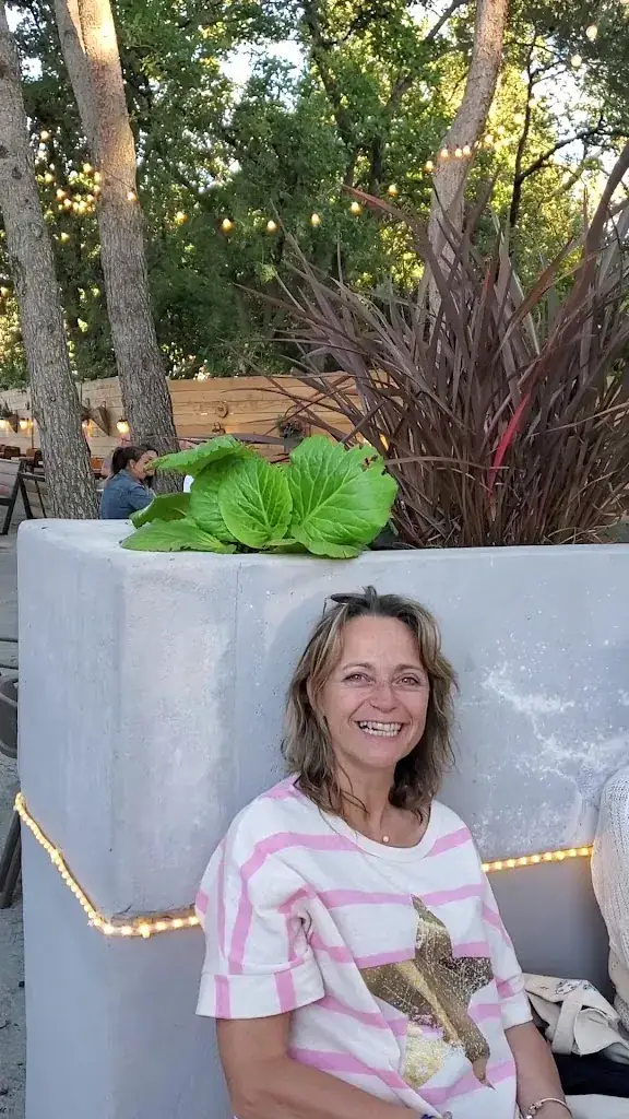 Chez Pierrot_Vinassan_slider_image_2