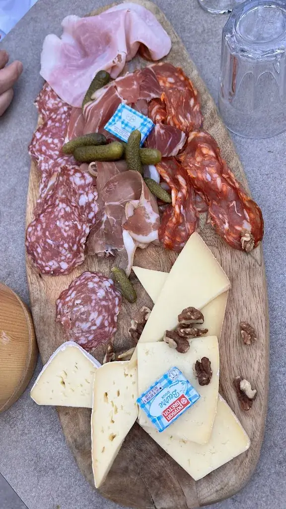 Isonna27 S._Le Barrel_Villeneuve-lès-Avignon_review