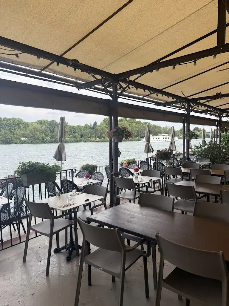 La Guinguette Du Vieux Moulin - Restaurant Villeneuve-Lès-Avignon_Villeneuve-lès-Avignon_slider_image_3