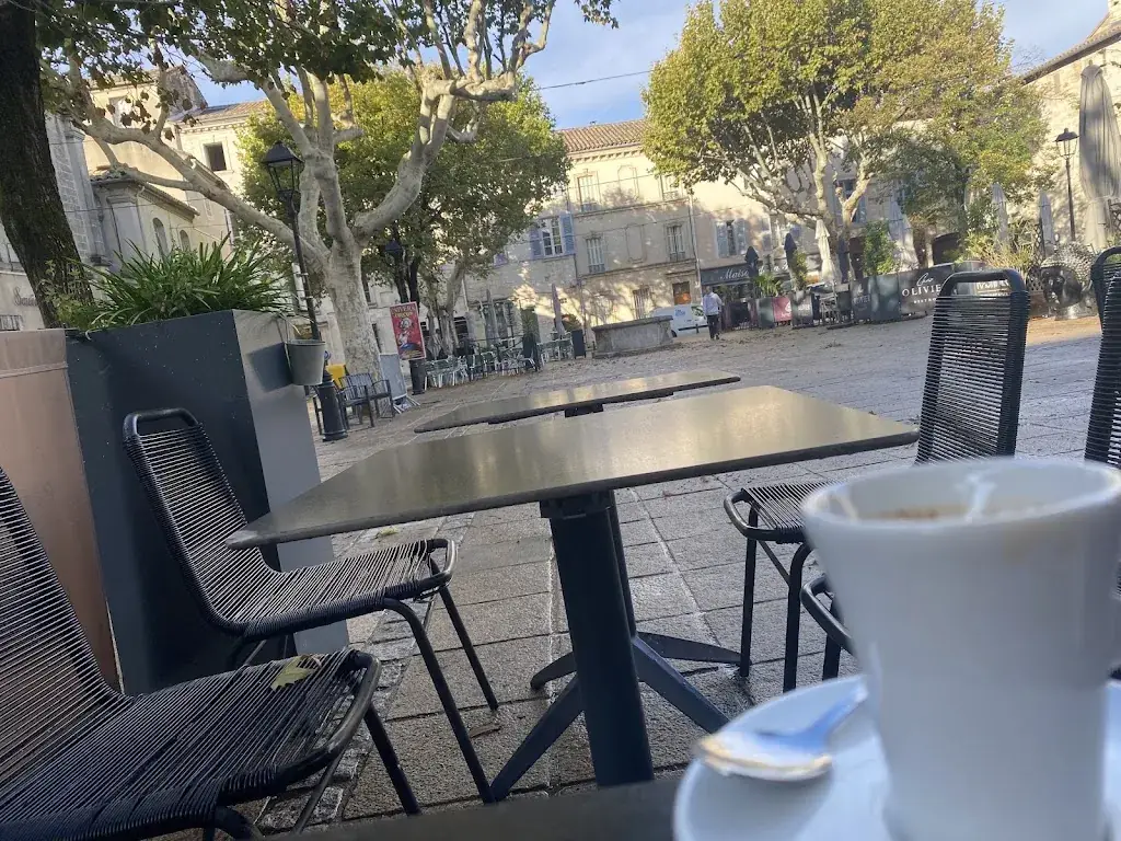 I W_Apium_Villeneuve-lès-Avignon_review