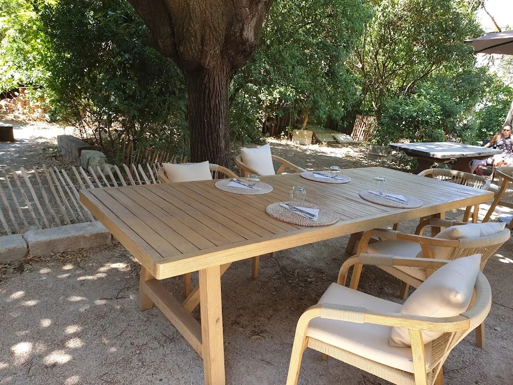 L'Heure Bleue - Chambres d'Hôtes et Restaurant à Villeneuve-les-Avignon restaurant in Villeneuve-lès-Avignon