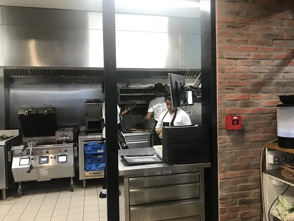 Amir Schulz_Brut Butcher - Le Fast Food du Boucher_Mions_review