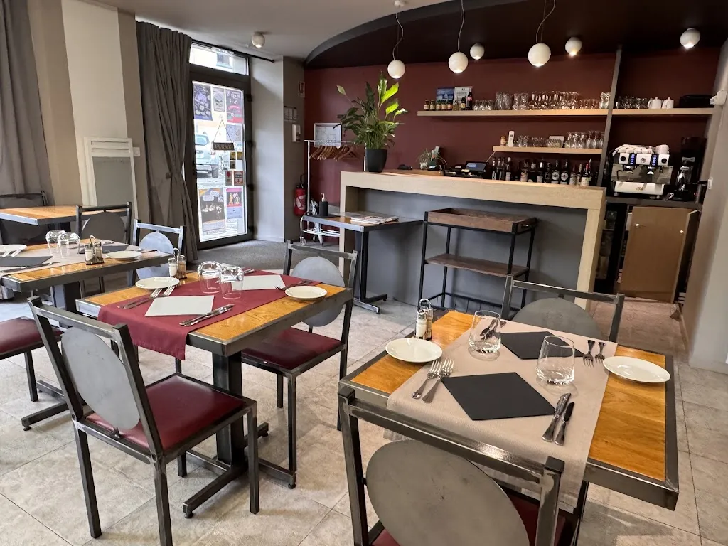 L andol Restaurant in Andouillé