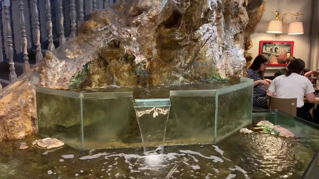 𝐋𝐚 𝐓𝐚𝐯𝐞𝐫𝐧𝐞 𝑇𝑎𝑏𝑙𝑒 𝑑𝑒 𝐶𝑎𝑟𝑎𝑐𝑡è𝑟𝑒 𝐌𝐞𝐭𝐳_Metz_slider_image_2