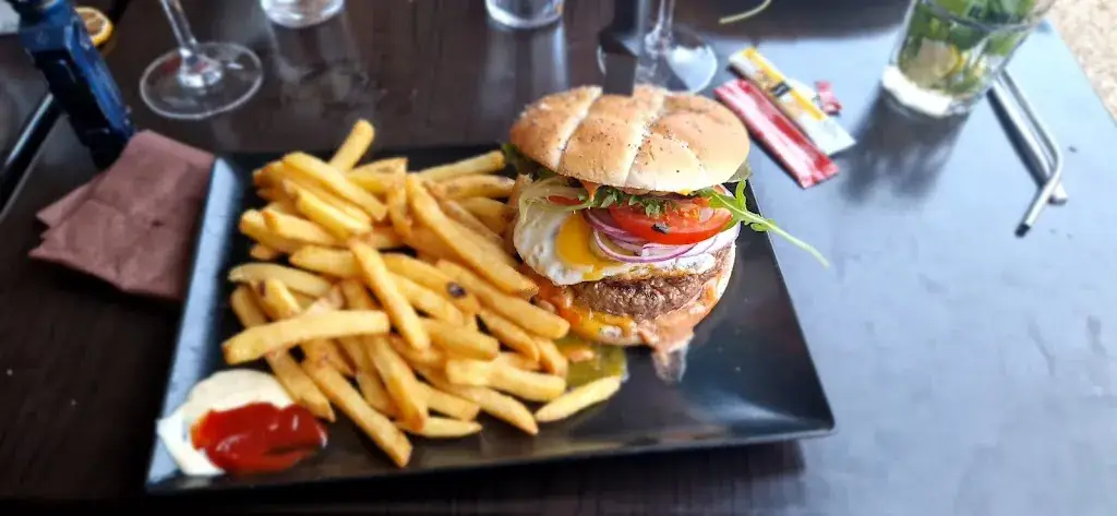 Hassan Ingram_Le Cabanon_Apremont_review