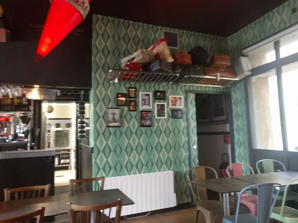 Brian Bridges_Le Café de la Gare_Ancenis-Saint-Géréon_review