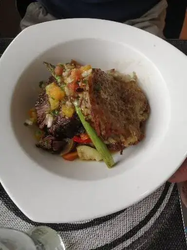 Julie Cadieu_La Tour Mermoz_Ancenis-Saint-Géréon_review