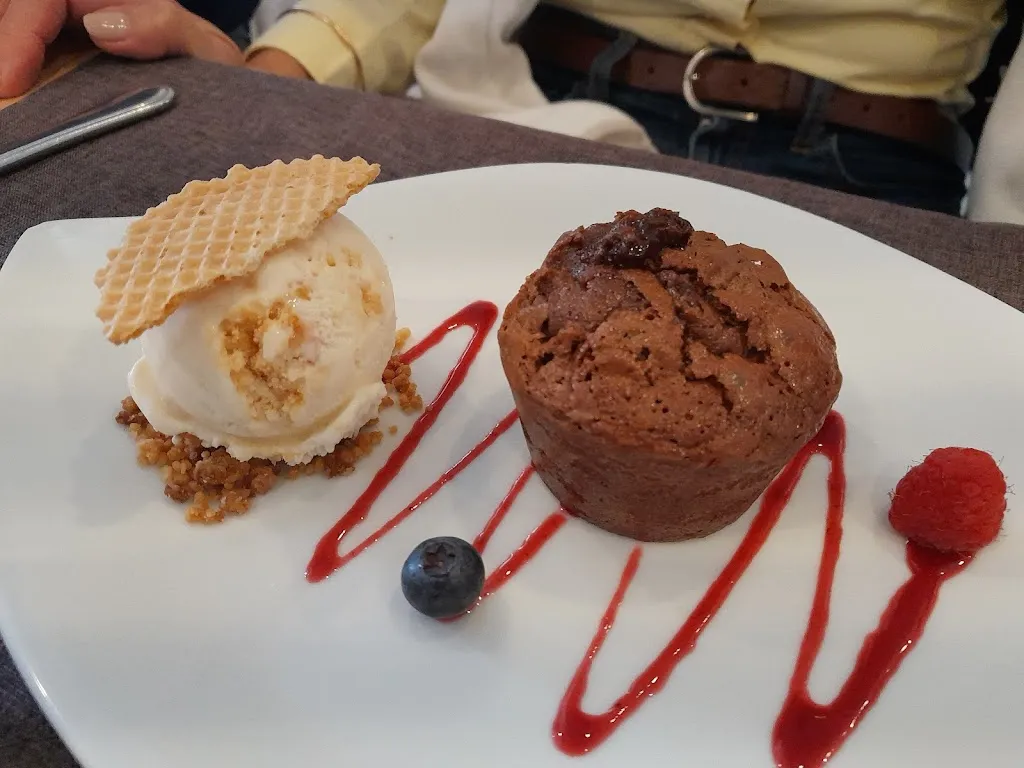 Joerg Hau_Café Restaurant de La Chavanne_Oron-le-Châtel_review