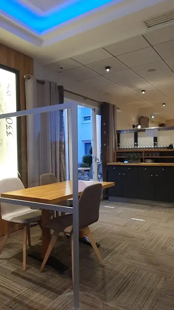 Brit Hôtel Le Cottage restaurant à Arnage