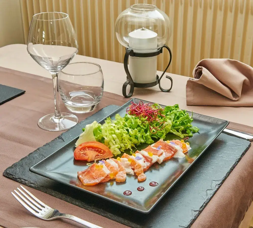 Logis Hôtel Restaurant le Védaquais ristorante a Vaas