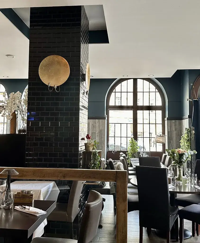 Serene Dubois-Lee_Au Petit Louis_Metz_review