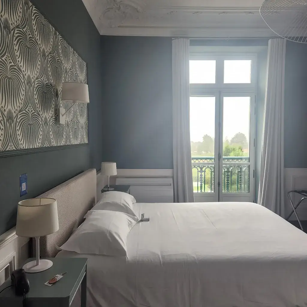 Elise Foxworth_Field La Gressière_Bernerie-en-Retz_review