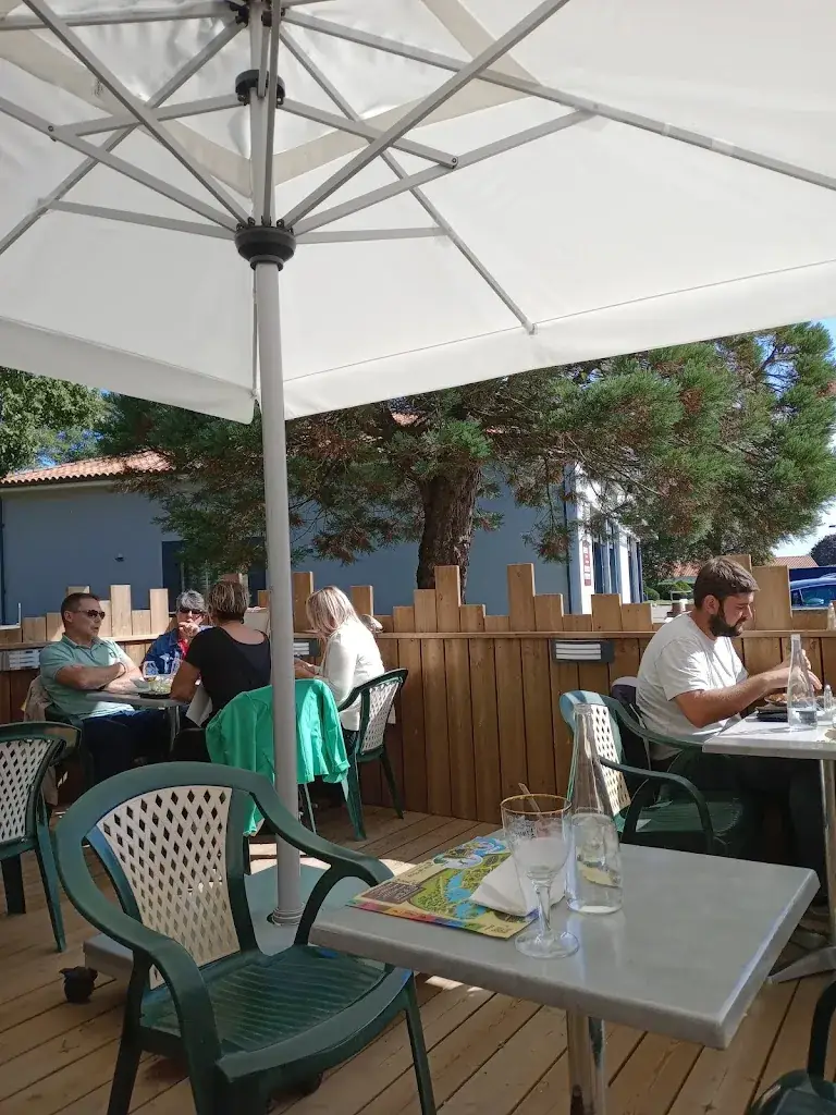 STEPHANIE LARUE_Le Bistrot des Arts_Saint-Hilaire-de-Chaléons_review