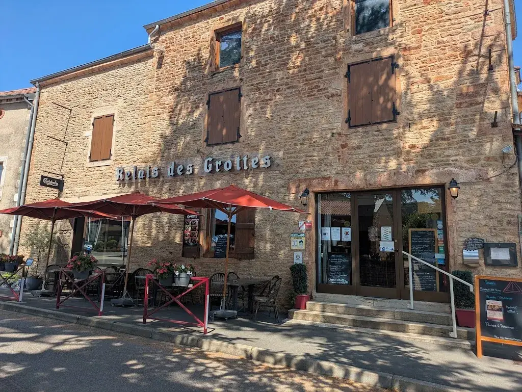 Le Relais des Grottes restaurant in Azé