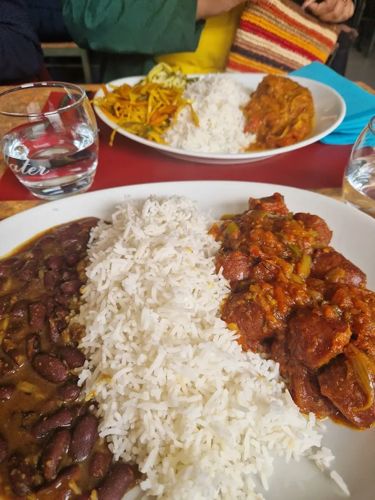 Aina Andremanisa_La bonne bouffe_Barbâtre_review