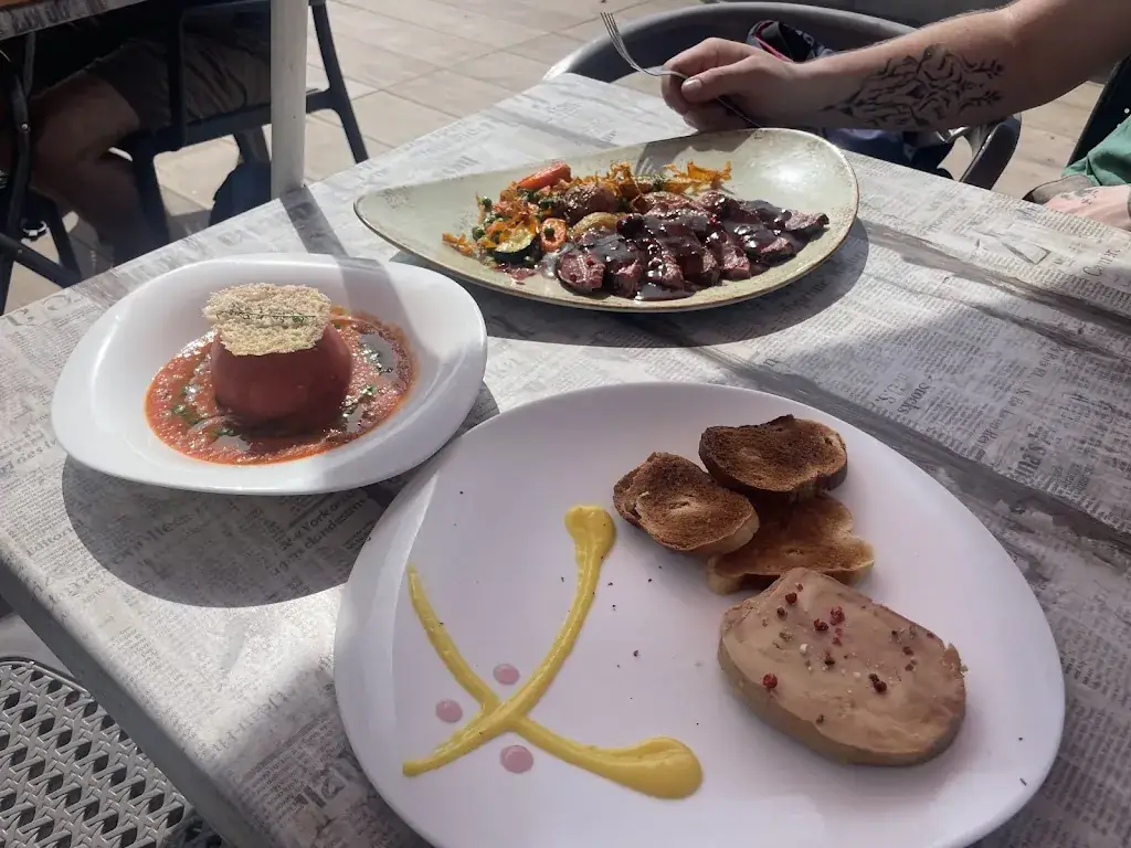 Klaus Clamp_L'Observatoire_Monnetier-Mornex_review